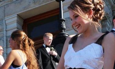 You Need To See The Message Behind This Girl’s Graduation Dress