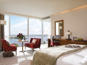 [CLOSED] WIN! A Luxurious Overnight Stay For Two In The Retreat Wing At The Hodson Bay Hotel