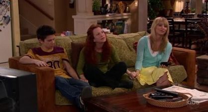 Kaley Cuoco Reunites with 8 Simple Rules Co-Stars for Instagram Snap