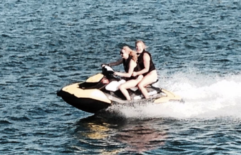 Squad Goals Thanks To Amy Schumer and Jennifer Lawrence