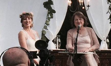 Brilliant! This May Just Be The Best-Timed Wedding Picture We’ve Ever Seen