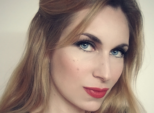 What One Woman Can Do With Eye Make-Up Has To Be Seen To Be Believed