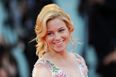 Her Look of the Day – Elizabeth Banks in a Dreamy Marchesa Gown