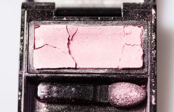 Sick Of Your Make-Up Breaking? This Life Hack Is Just What You Need!