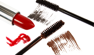 Here’s The Trick To Keeping Your Make-Up From Staining Your Clothes