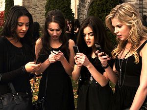 The Pretty Little Liars cast gave each other the cutest parting gifts