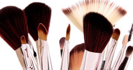 This Tip To Clean Your Makeup Brushes In Seconds Is A Life Saver