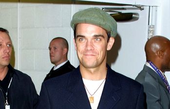 Robbie Williams Flirts With a 15 Year Old Fan