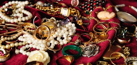 Packing Hack – This Basic Kitchen Item Will Stop Your Jewellery From Tangling