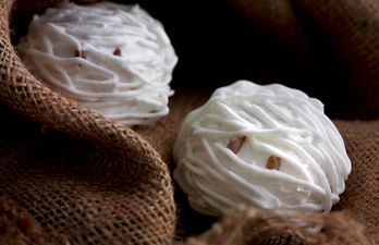 RECIPE: Meringue Mummies (Perfect for Halloween Night)