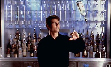 11 Surefire Ways To Get Served Quicker At The Bar