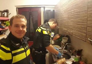 Police’s Practical Act Of Kindness While Responding To An Emergency Call Goes Viral