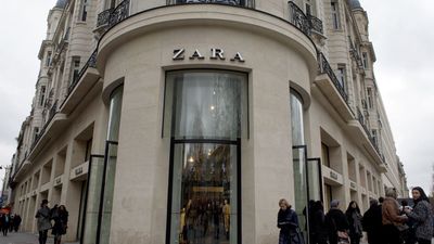 Zara Accused of Islamophobia As Security Guard Refuses Muslim Woman Entry to Paris Store