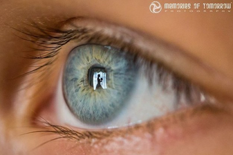 These Unique Wedding Photos Are Literally Eye-Catching