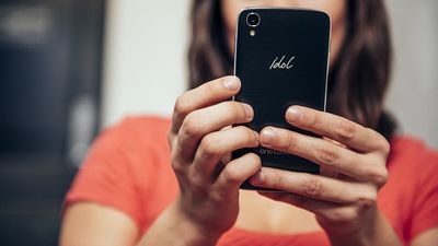 Survey Reveals The Person We’re Most Likely To Call On Christmas Day