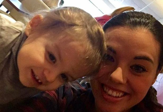 Stranger Stops To Help Young Mum in Belfast Surprise Her Daughter With An Incredible Act Of Kindness