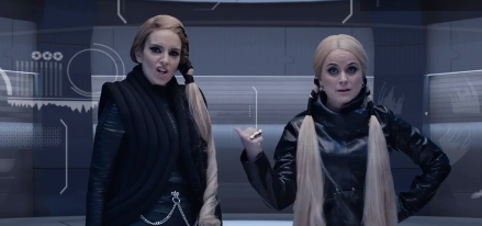 Amy Poehler And Tina Fey Take The P*ss Out Of Taylor Swift