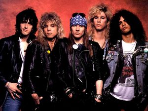 Guns N’Roses Look Set To Reunite In 2016