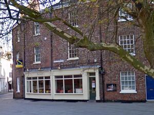 UK Cafe Owner Responds Brilliantly To A VERY Bad TripAdvisor Review