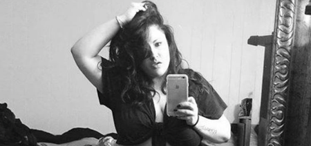 Woman’s ‘Love-Handle Selfie’ Goes Viral For All The Right Reasons