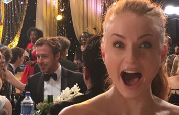 PIC: Sophie Turner Fan girling Ryan Gosling Is Exactly How We All Would Be
