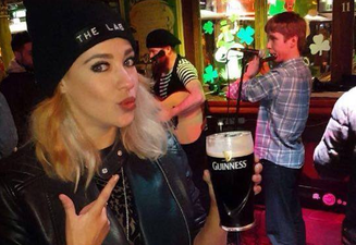 Stephanie Davis Was Spotted Having a Few Pints In A Dublin Pub Last Night