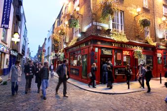 PIC – Temple Bar Before And After Paddy’s Day Carnage Cleanup Is Eye-Opening