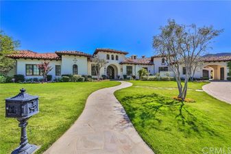 PICS – Feast Your Eyes On Britney Spears’ $8.9 Million Mansion