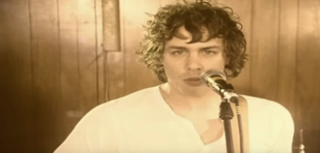 The Cringest Moments From Razorlight’s 2006 Music Video