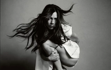 People Have Noticed An Extreme Photoshop Fail In This Picture Of Victoria Beckham