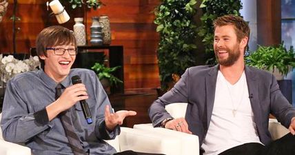 Honest teenager returns Chris Hemsworth’s wallet and receives an enormous reward