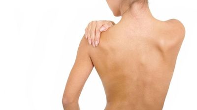 Tanning your back is FINALLY made easy thanks to this genius idea