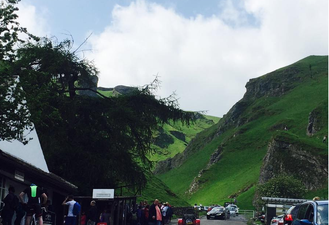 This couple was rescued from danger on a mountain by sending a selfie