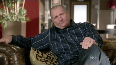 Ed O’Neill had to apologise over an awkward photo with Britney Spears