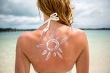This clever hack will help you to apply sun cream on your back