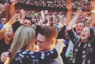 This guy proposing to his girlfriend during a Coldplay concert is wonderful