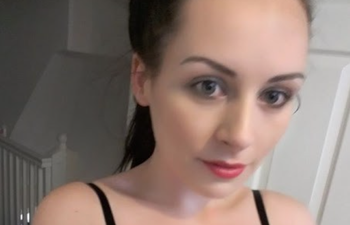 A mother made this crazy dress out of pubic hair donated by strangers