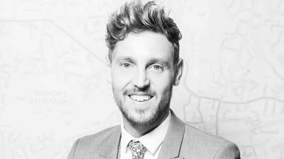 English footballer who lost both legs in a hit-and-run vows “to walk down aisle” at wedding