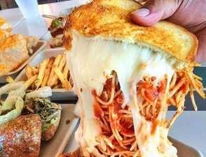 People can’t get over these spaghetti sandwiches