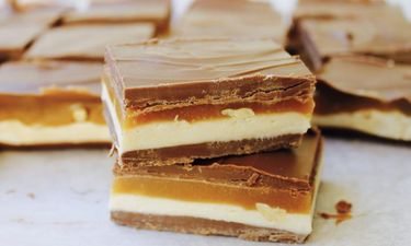 Stop. The. Lights. These no-bake Snickers slices are absolute heaven