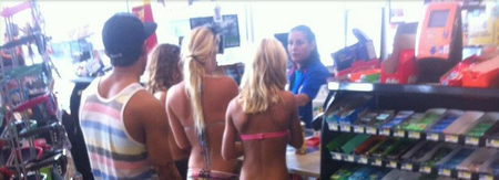 People can’t stop giggling at this girl queuing at a shop till