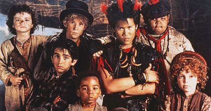The ‘Hook’ Lost Boys perfectly reenact group photo after 25 years in tribute to Robin Williams