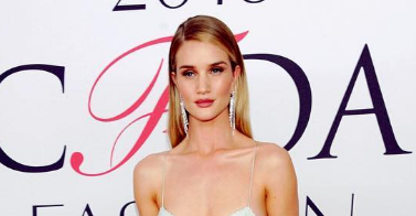 Rosie Huntington-Whiteley’s dermatologist shares the secret to saving chapped lips