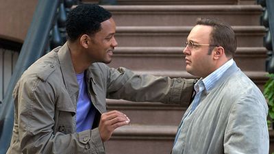 This dating coach offers men tips on how to approach women who are wearing headphones