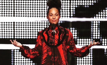 Alicia Keys responds to criticism over wearing no make-up at the VMAs