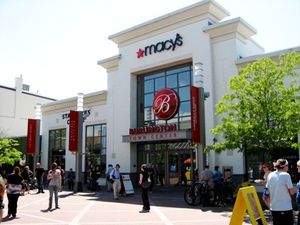 Four women shot dead in Washington state shopping centre