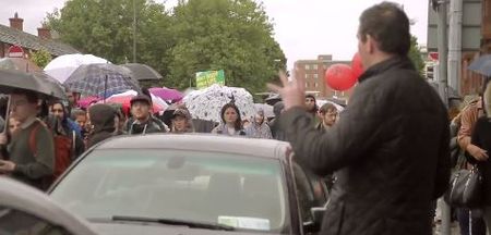 Singing man brilliantly shuts down heckler at March for Choice