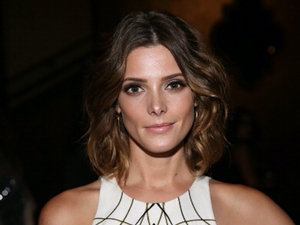 Twilight’s Ashley Greene has gotten married and just LOOK at her dress