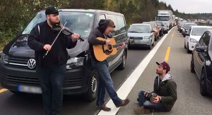 Trad band found the best way to pass the time after getting stuck in a traffic jam