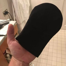 This man’s ran about tanning mitts is going viral because it’s so sweet